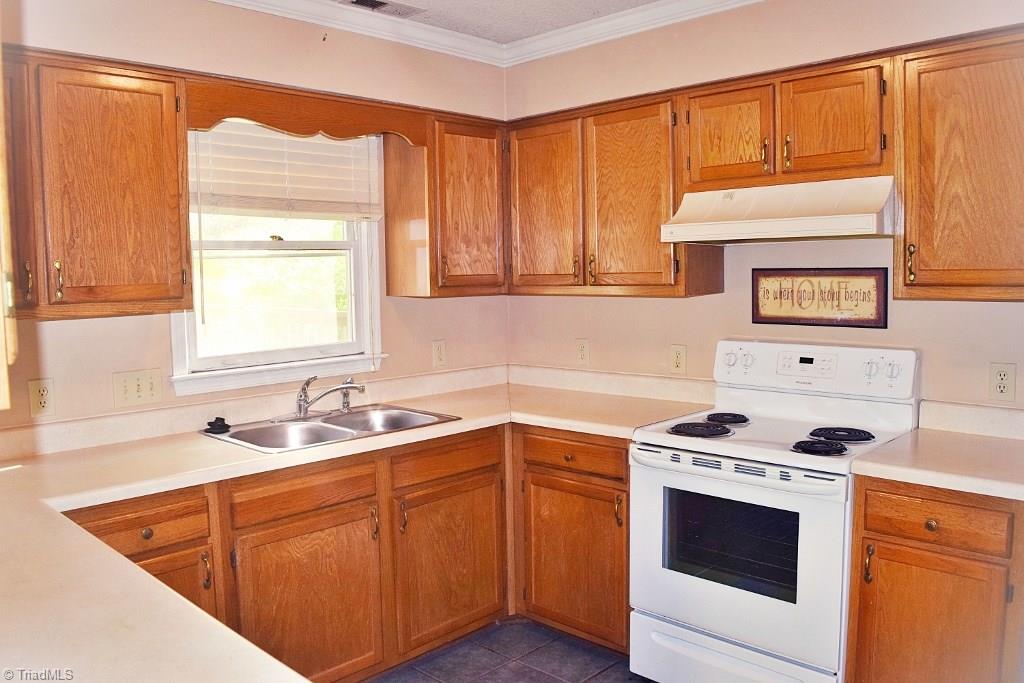 5803 Running Ridge Road Greensboro, NC 27407 - Photo 9 of 22 Gallery Image 9