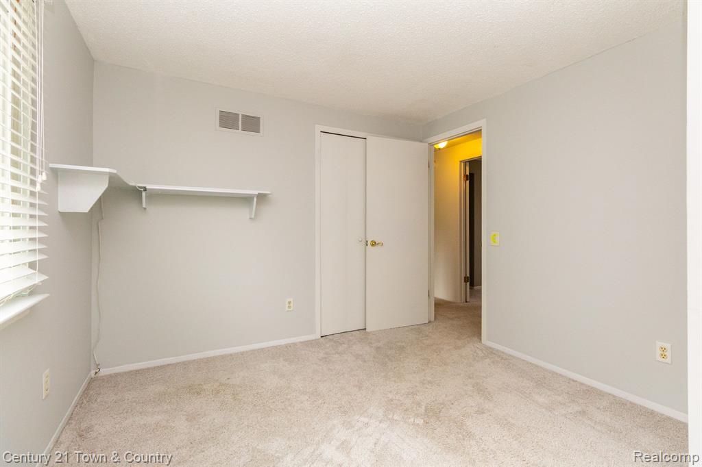 562 Lockport Road Rochester, MI 48307 - Photo 25 of 38