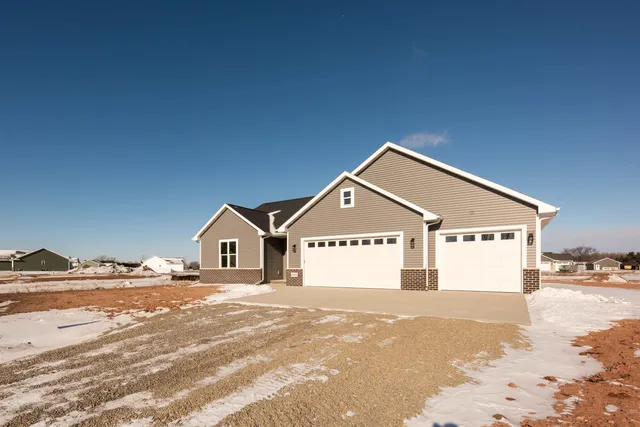 $474,900 | 5304 Fenceline Lane, Omro, WI 54963