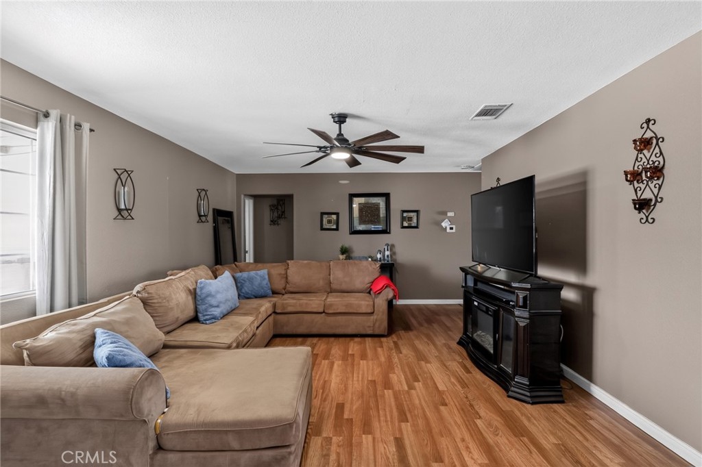 13477 Rancherias Road Apple Valley, CA 92308 - Photo 15 of 44