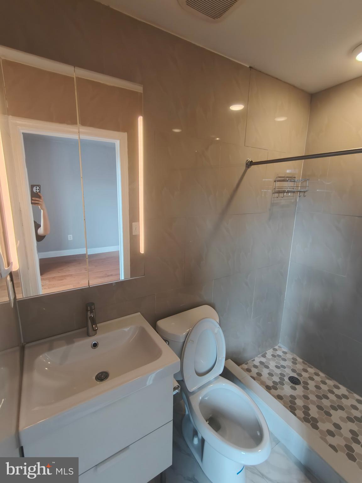 617 North 11th Street, Unit 3F Philadelphia, PA 19123 - Photo 18 of 19