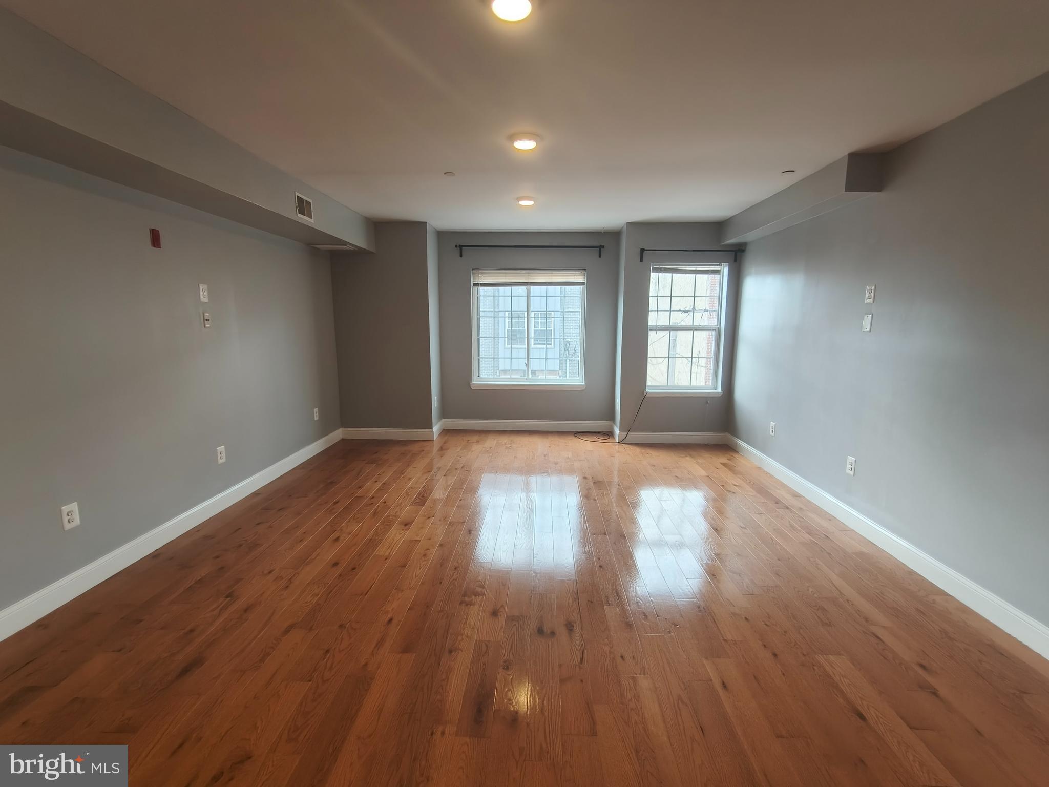 617 North 11th Street, Unit 3F Philadelphia, PA 19123 - Photo 4 of 19