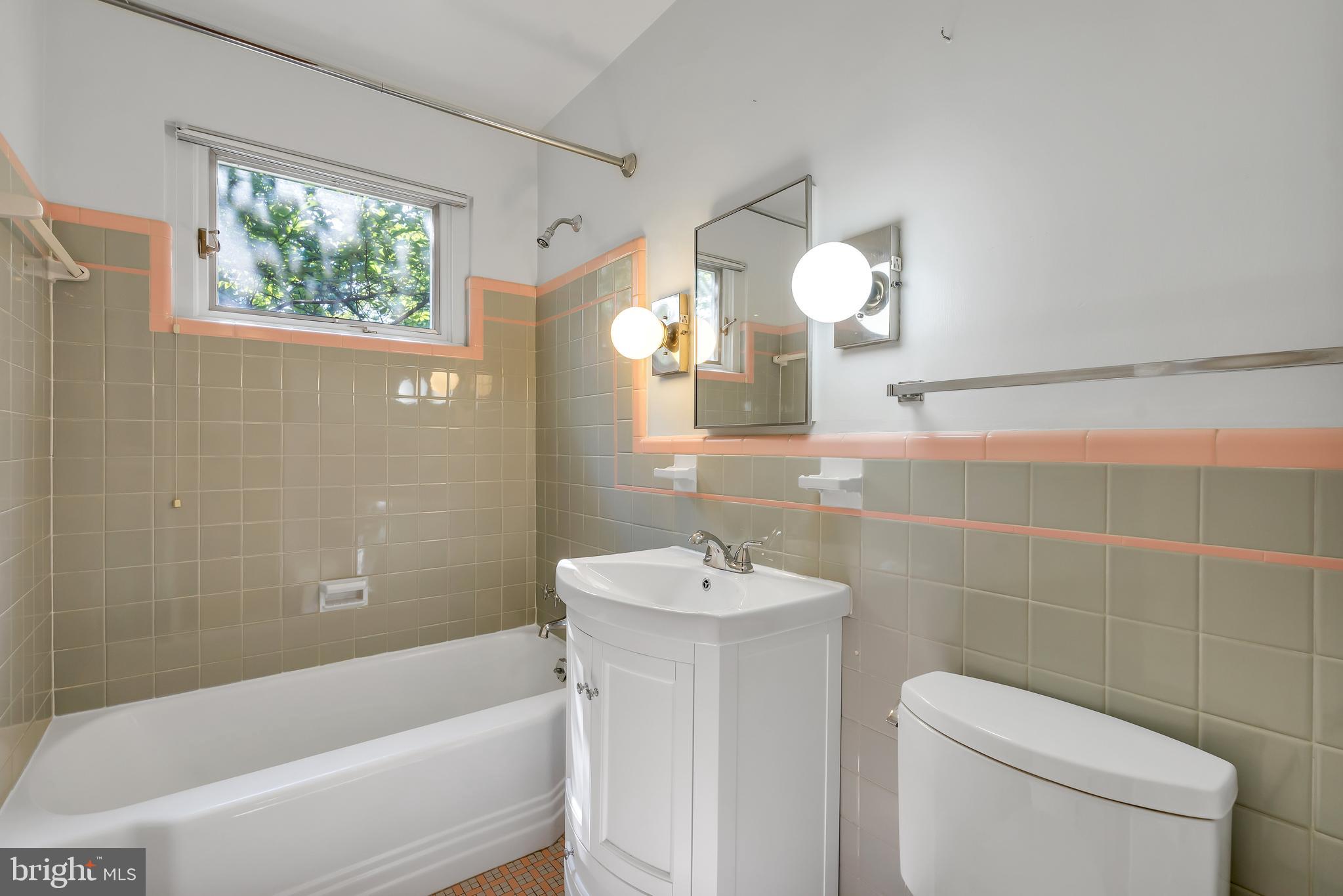 5523 Trent Street Chevy Chase, MD 20815 - Photo 18 of 42 Hall Bathroom