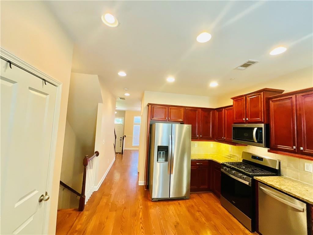 7215 Highland Bluff, Unit 2 Atlanta, GA 30328 - Photo 8 of 44