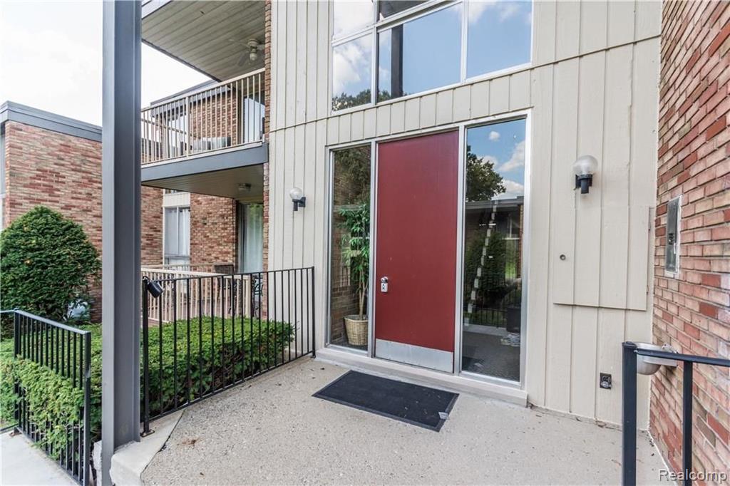 4043 West Maple Road, Unit D Bloomfield Hills, MI 48301 - Photo 3 of 24