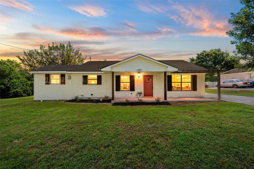 119 Castleman Circle Hewitt, TX 76643 - Photo 2 of 34