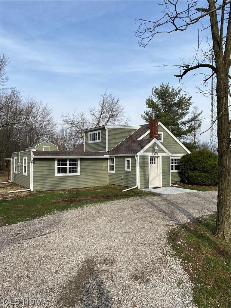 2803 State Road Vermilion, OH 44089 - Photo 2 of 28 Front view of home from diveway.