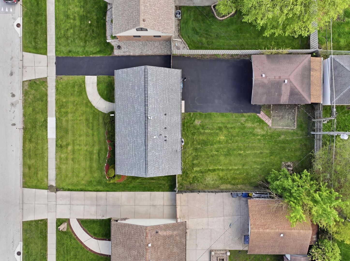 8718 Cranbrook Lane Bridgeview, IL 60455 - Photo 19 of 24 an aerial view of a house