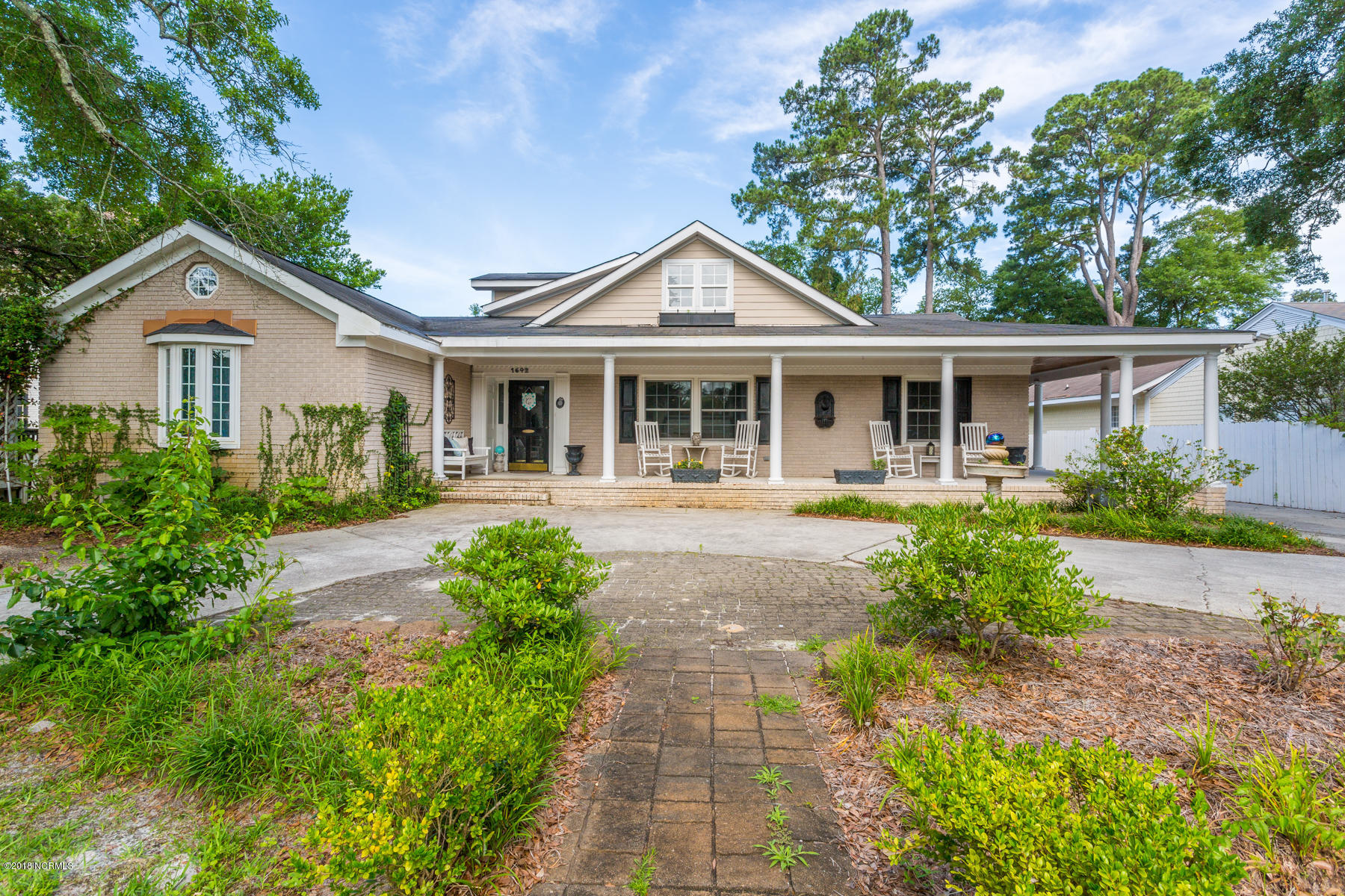 1642 Country Club Road Wilmington, NC 28401 - Photo 2 of 18 7N4A2037