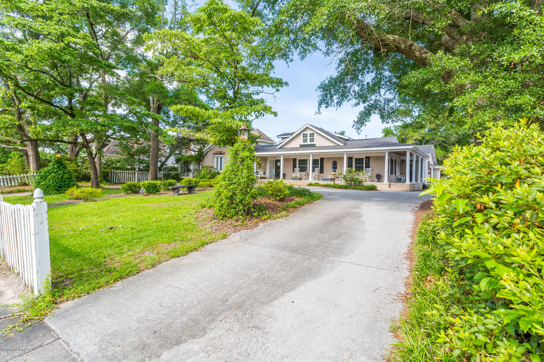 1642 Country Club Road Wilmington, NC 28401 - Photo 3 of 18 7N4A2035