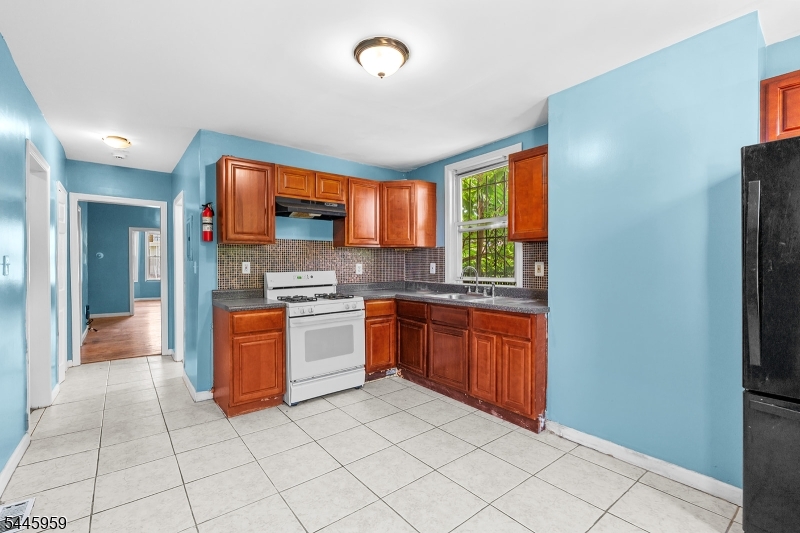 681 South 11th Street, Unit 3 Newark, NJ 07103 - Photo 8 of 14