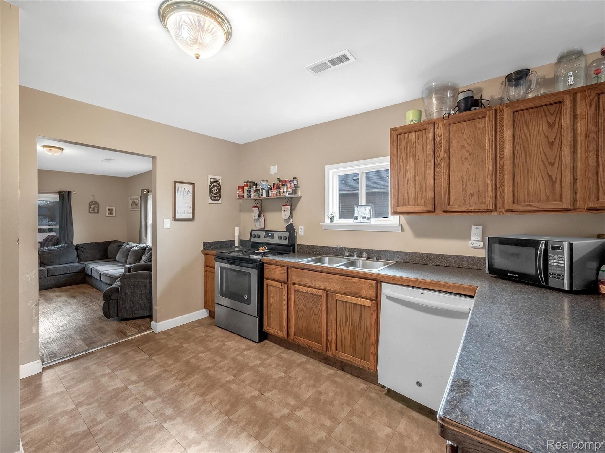 12743 Meigs Street Carleton, MI 48117 - Photo 13 of 31 13-12743-Meigs-St-WindowStill-Real-Estate-Photography-13.jpg
