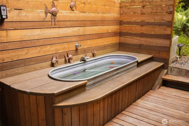 $1,250,000 | 2591 Taft Drive, Lummi Island, WA 98262