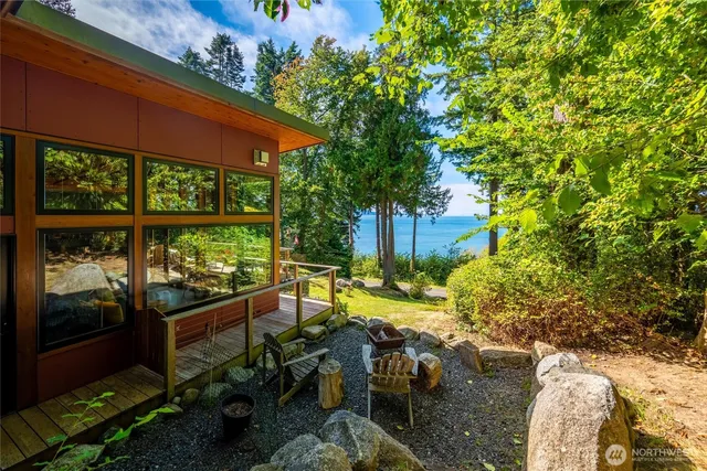 $1,250,000 | 2591 Taft Drive, Lummi Island, WA 98262