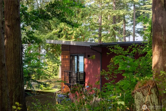 $1,250,000 | 2591 Taft Drive, Lummi Island, WA 98262