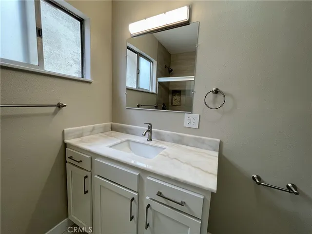 $1,945 | 2309 Cedar Avenue, Long Beach, CA 90806