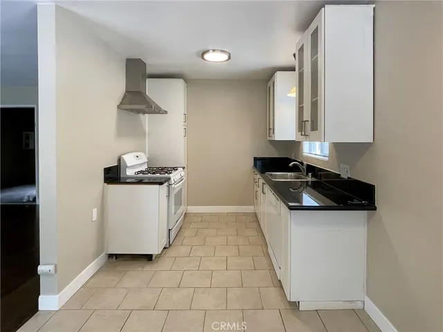 $1,945 | 2309 Cedar Avenue, Long Beach, CA 90806