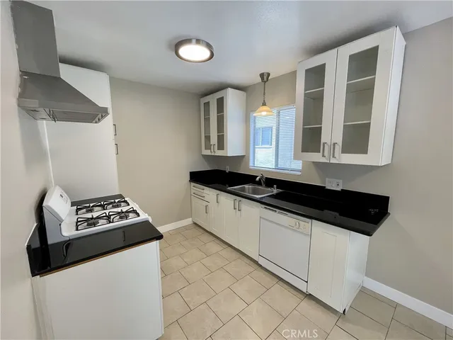 $1,945 | 2309 Cedar Avenue, Long Beach, CA 90806