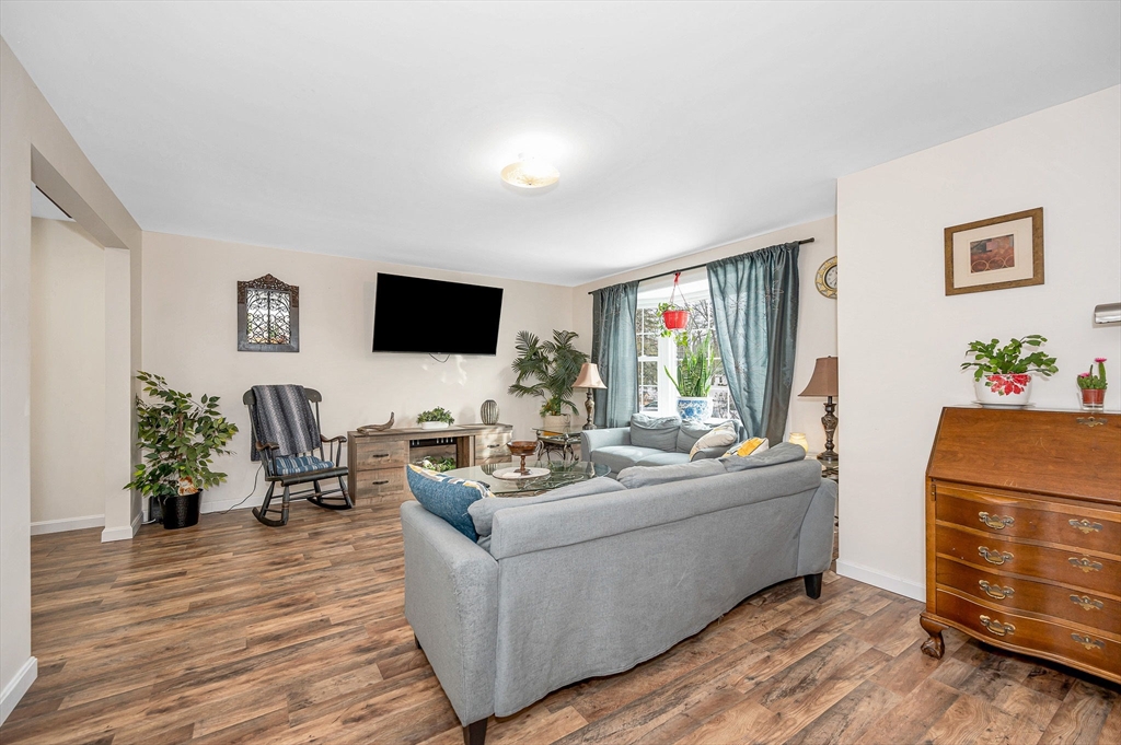 115 Acropolis Road Lowell, MA 01854 - Photo 3 of 31