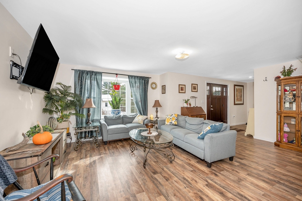 115 Acropolis Road Lowell, MA 01854 - Photo 6 of 31