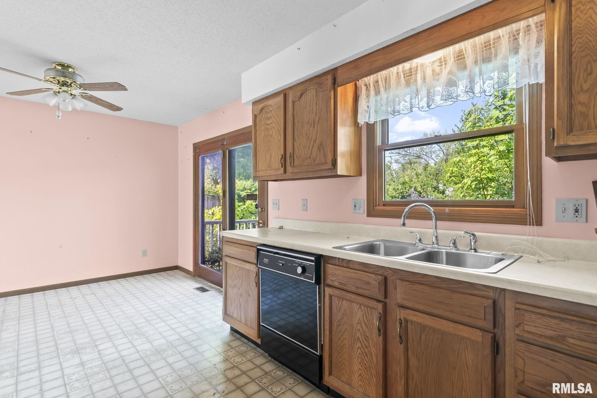 1913 Scarbrough Road Springfield, IL 62702 - Photo 9 of 27