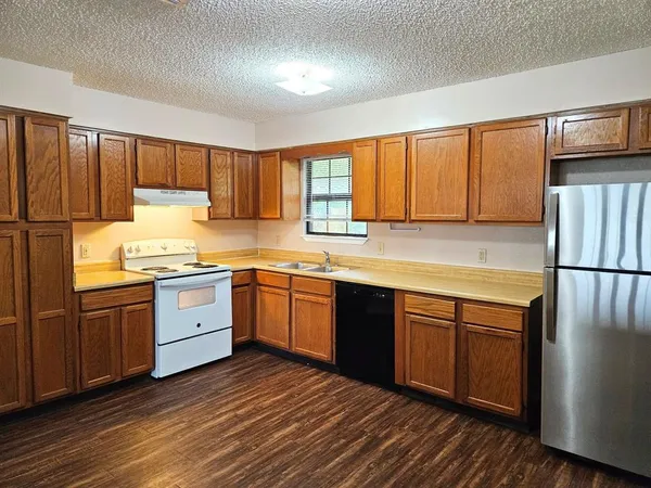 $1,175 | 6321 Richland Plaza Drive, Unit D, North Richland Hills, TX 76180