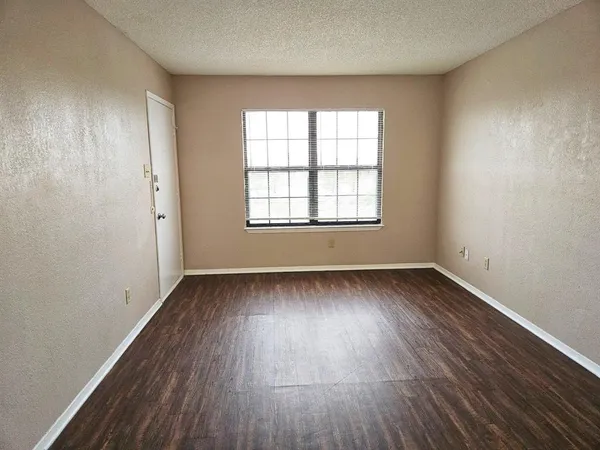 $1,175 | 6321 Richland Plaza Drive, Unit D, North Richland Hills, TX 76180