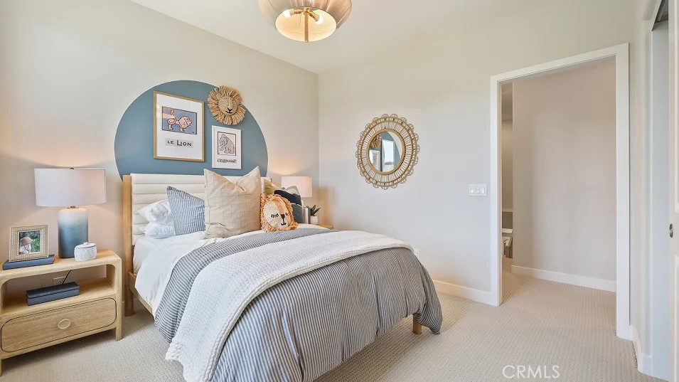 925 Walnut Terrace Montebello, CA 90640 - Photo 20 of 33 a bedroom with a bed and a closet