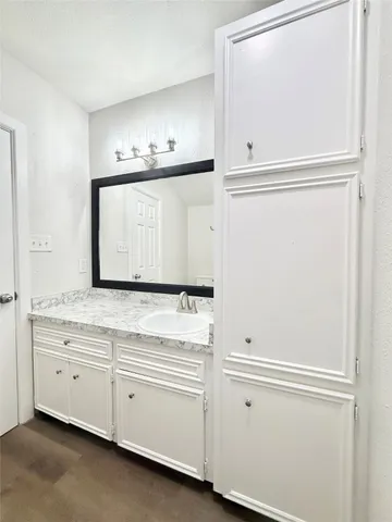 $1,895 | 137 Laurel Street, Lake Jackson, TX 77566