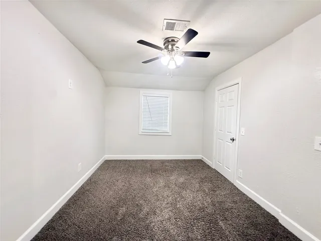 $1,895 | 137 Laurel Street, Lake Jackson, TX 77566