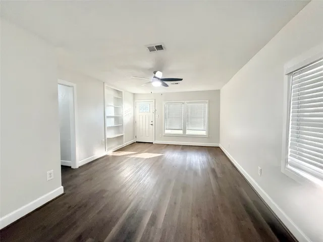 $1,850 | 137 Laurel Street, Lake Jackson, TX 77566