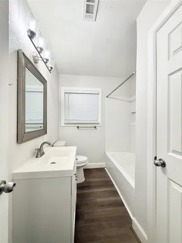 $1,850 | 137 Laurel Street, Lake Jackson, TX 77566