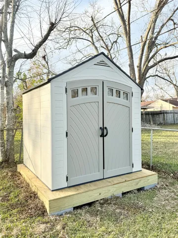 $1,895 | 137 Laurel Street, Lake Jackson, TX 77566