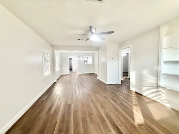 $1,835 | 137 Laurel Street, Lake Jackson, TX 77566