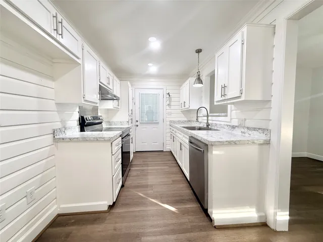 $1,850 | 137 Laurel Street, Lake Jackson, TX 77566