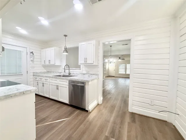 $1,895 | 137 Laurel Street, Lake Jackson, TX 77566