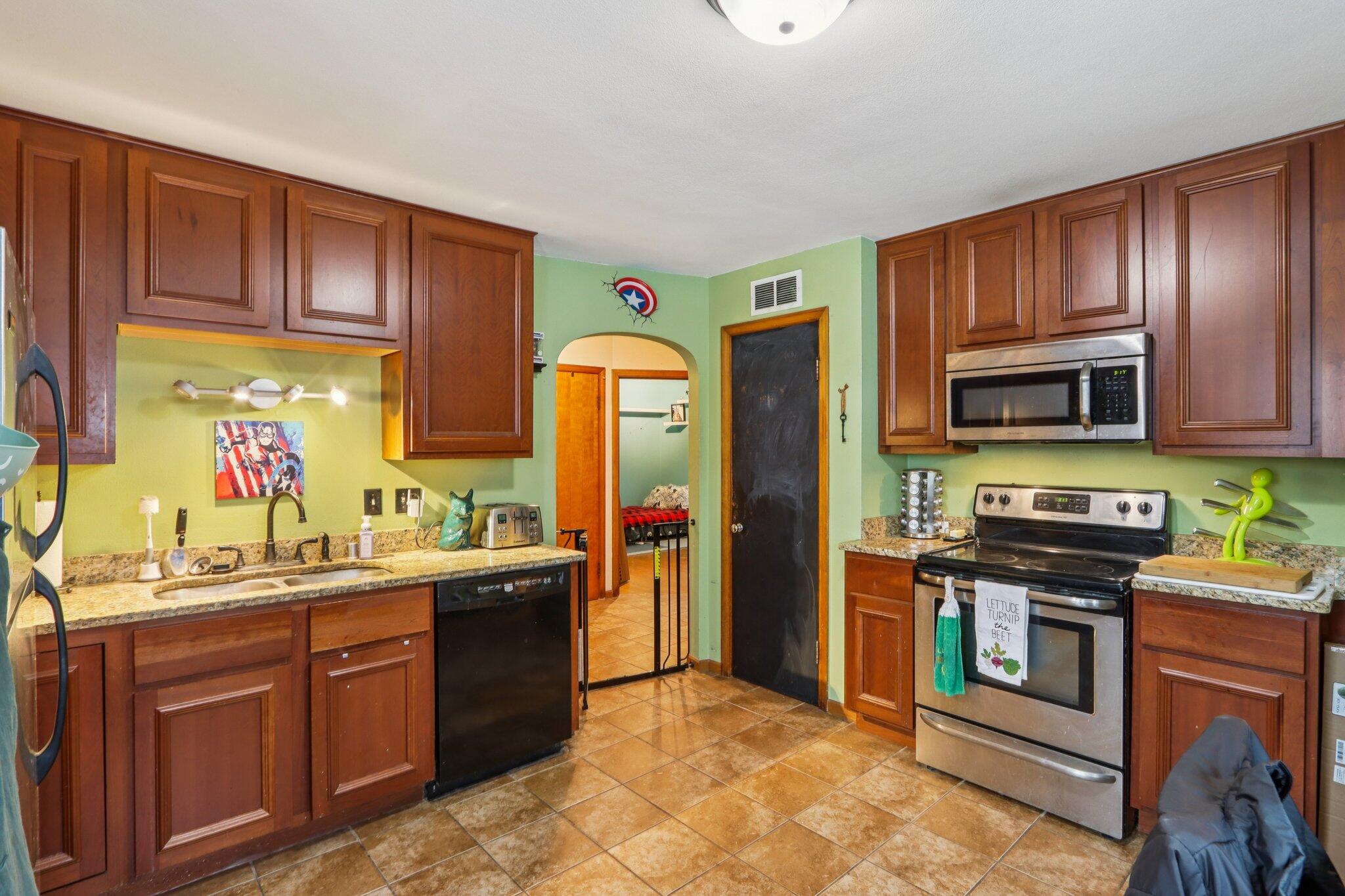 3781 South 21st Street Milwaukee, WI 53221 - Photo 3 of 23 Kitchen