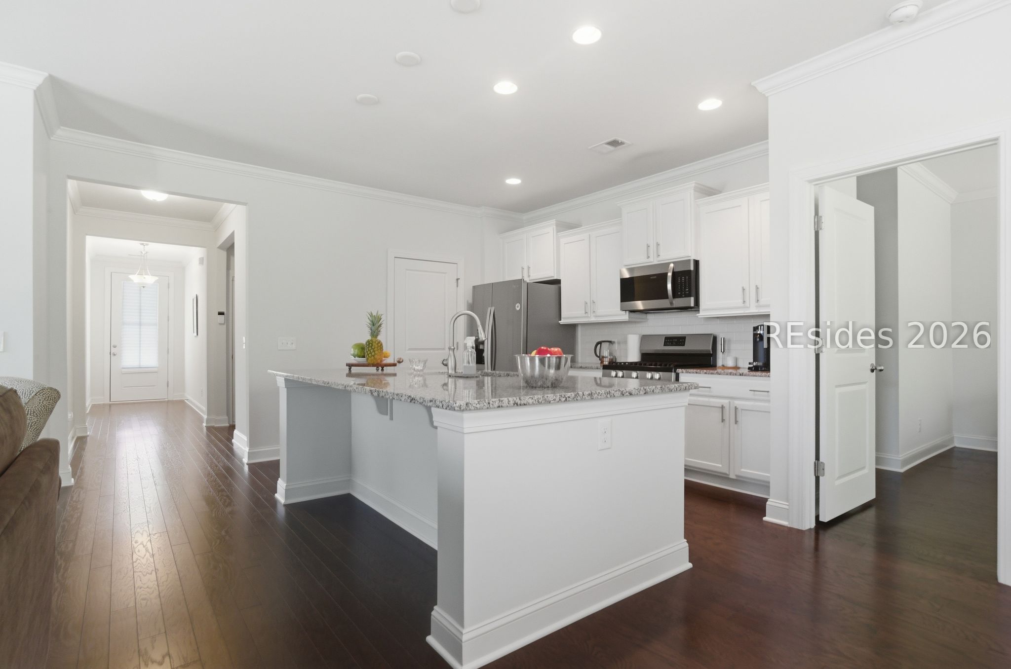 246 Lombards Mill Lane Bluffton, SC 29909 - Photo 7 of 33 Like new kitchen wih upgraded cabinets