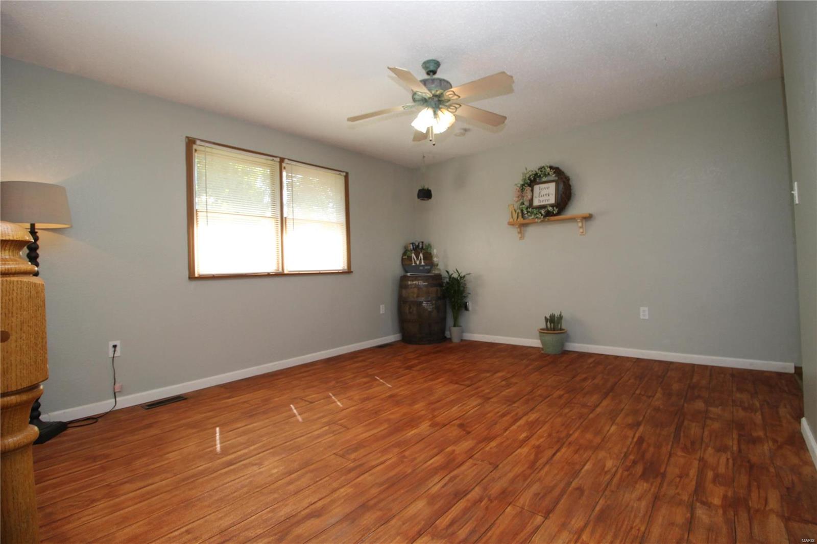 526 Shellview Street Bethalto, IL 62010 - Photo 4 of 29