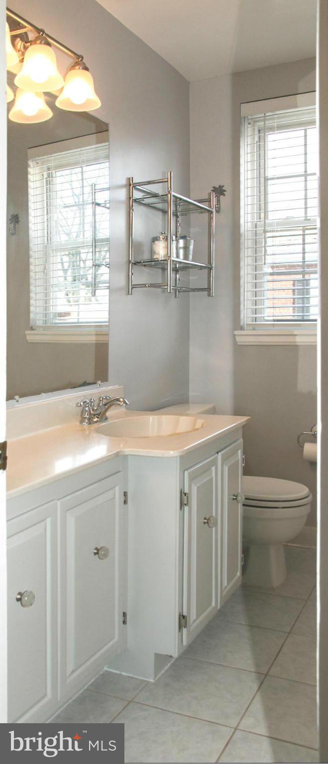 4632 31st Road South Arlington, VA 22206 - Photo 25 of 30 Upper level bath with newer fixtures