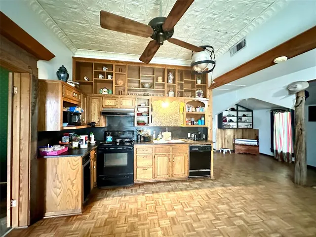 $169,000 | 901 West Front Street, Goldthwaite, TX 76844