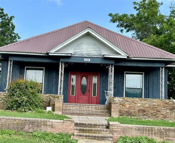 $169,000 | 901 West Front Street, Goldthwaite, TX 76844