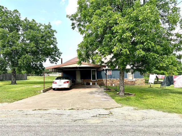 $169,000 | 901 West Front Street, Goldthwaite, TX 76844