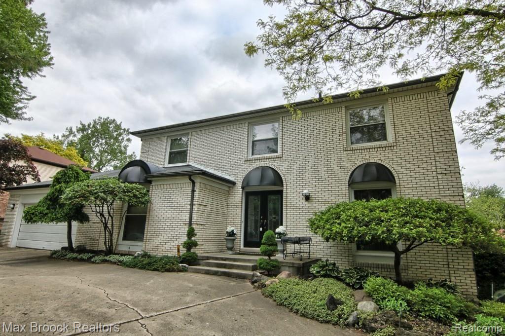30030 High Valley Road Farmington Hills, MI 48331 - Photo 1 of 28