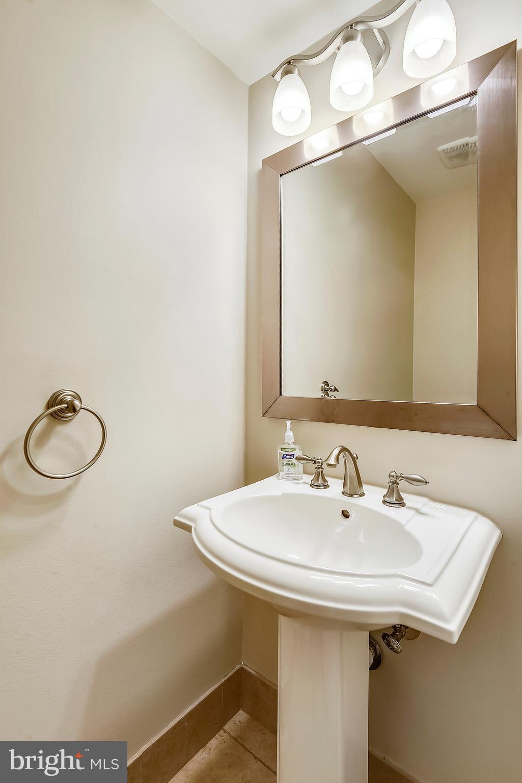 2274 Wheelwright Court Reston, VA 20191 - Photo 16 of 32 Powder room