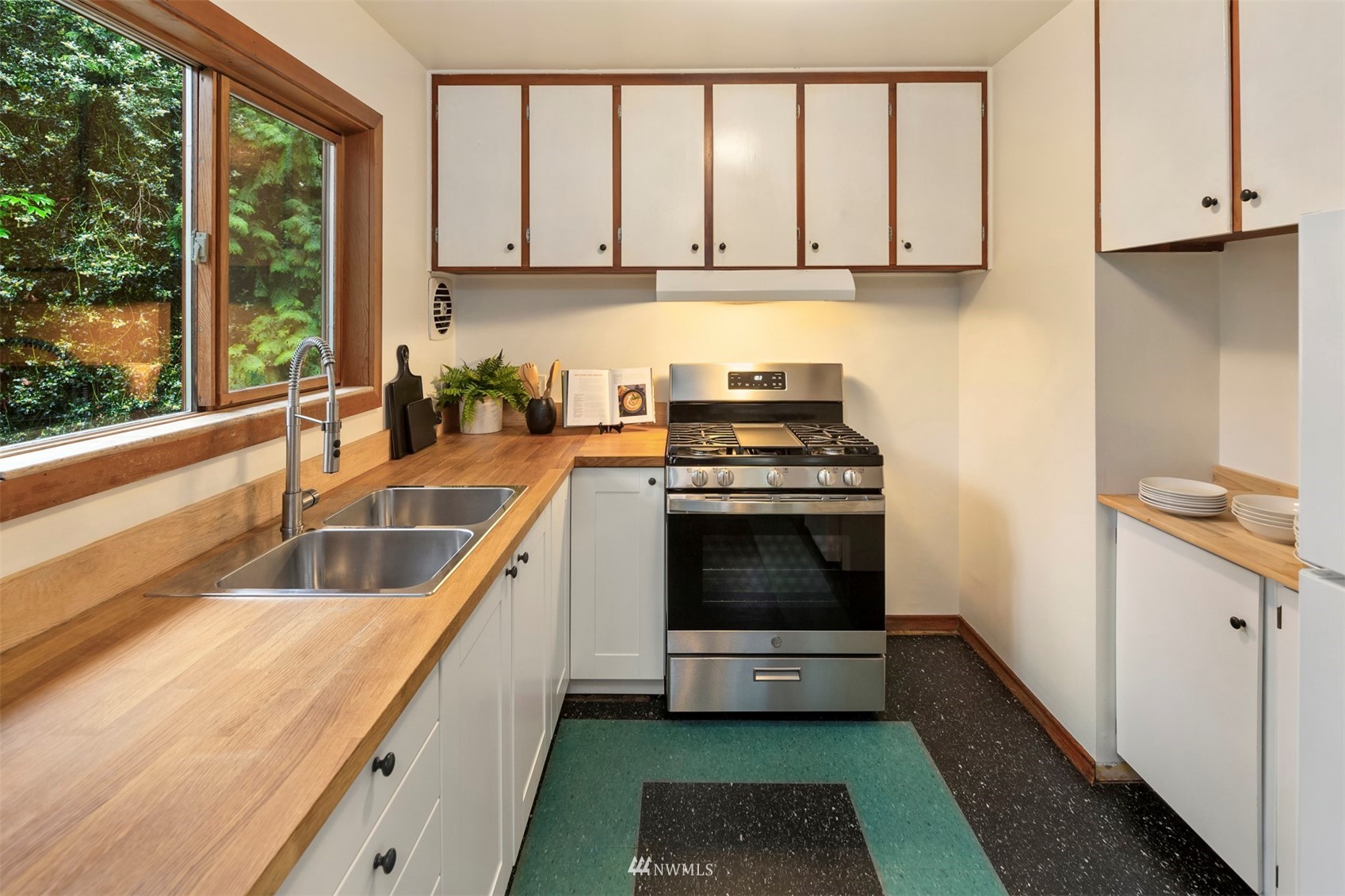 3715 South Webster Street Seattle, WA 98118 - Photo 10 of 39 a kitchen with a stove a sink and a microwave