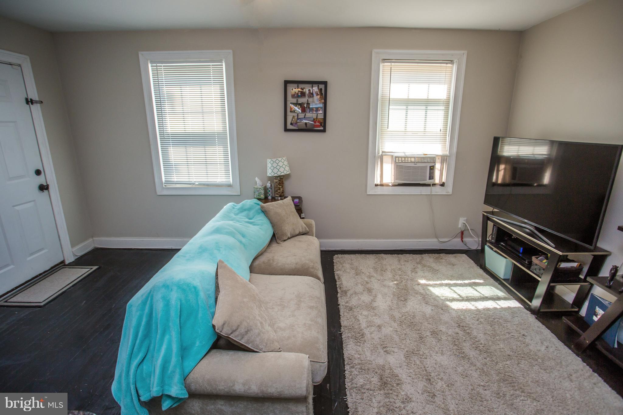 52 East Reed Avenue Alexandria, VA 22305 - Photo 3 of 9 Living Room