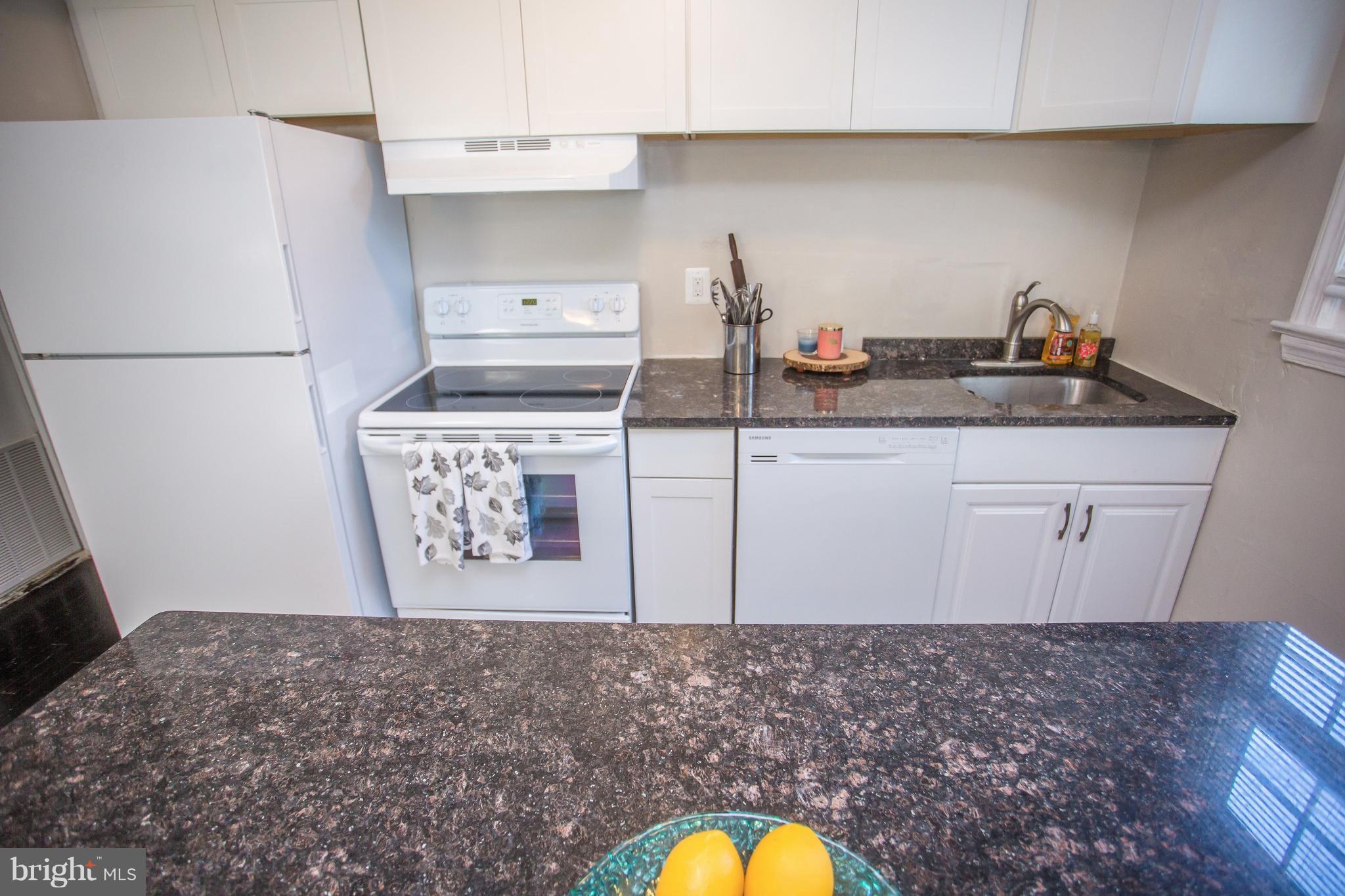 52 East Reed Avenue Alexandria, VA 22305 - Photo 5 of 9 Kitchen