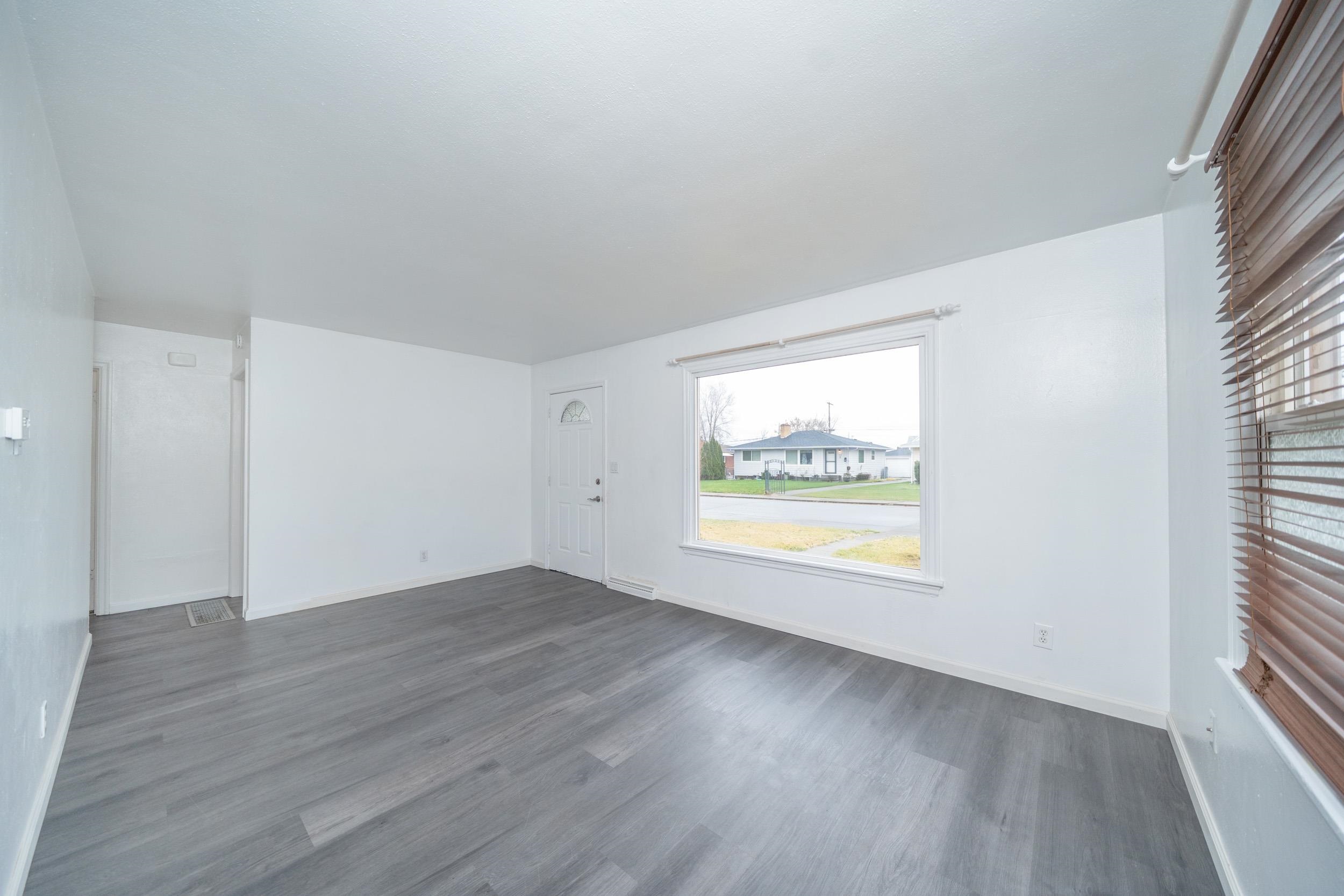 211 East Longfellow Avenue Spokane, WA 99207 - Photo 10 of 37