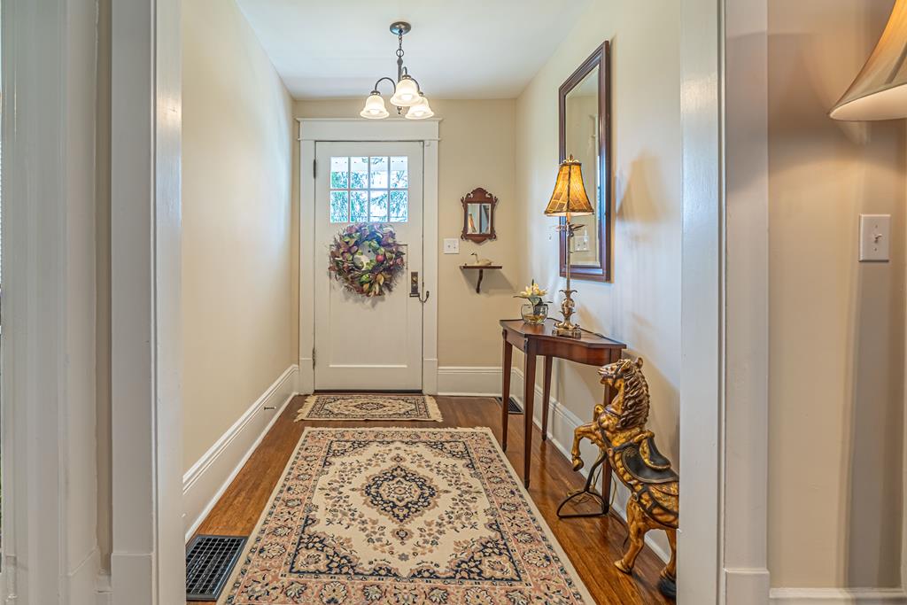 828 Colonial Road Southwest Abingdon, VA 24210 - Photo 12 of 63 Gallery Image 12